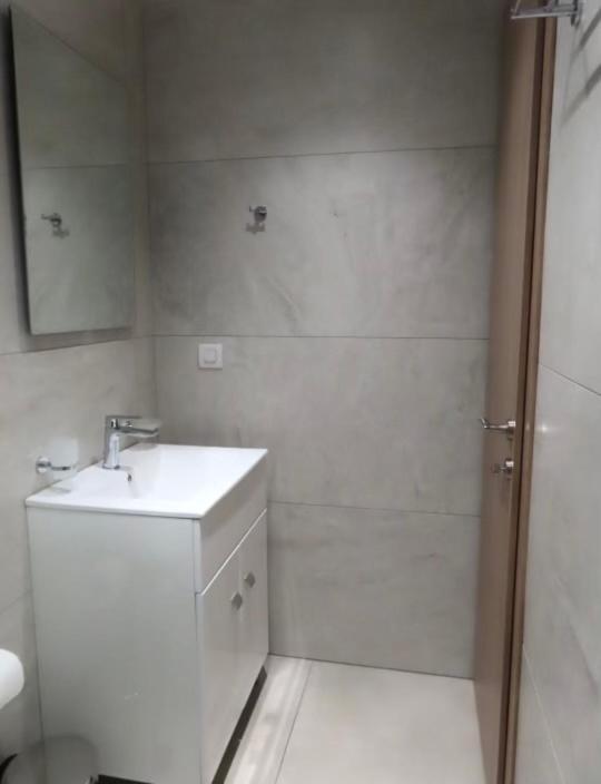 Andy'S Plaza Apartment อาเยีย เปลาเยีย ภายนอก รูปภาพ